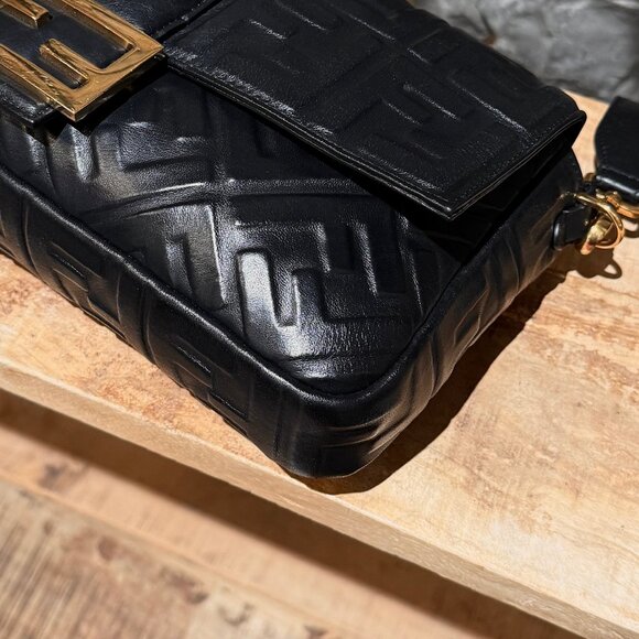 Fendi Black Leather FF Embossed Large Baguette Two Way Bag - Picture 14 of 16